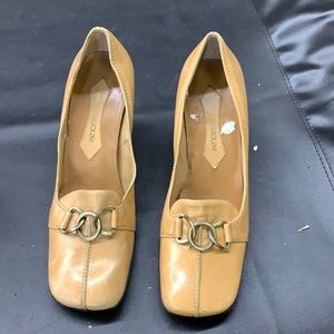 Vintage looking heels